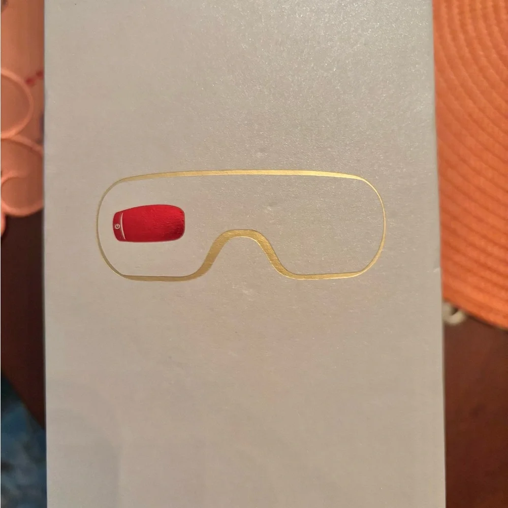 Heated Face/Eye Mask also vibrates